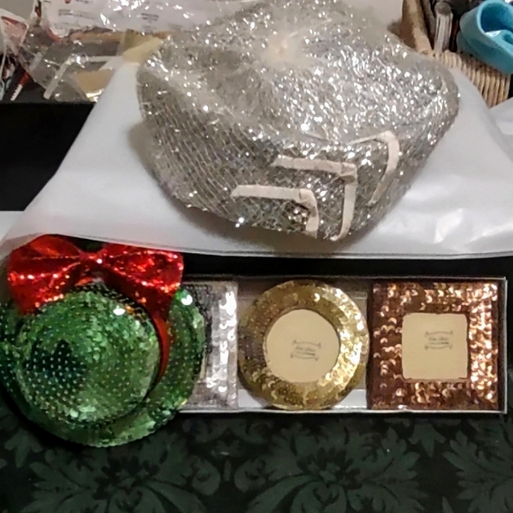 Lot of 3: Silver Sparkly Vintage Hat, Green Sequins Hair Clip, Photo Frames Set - Picture 13 of 15
